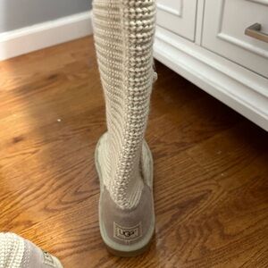 Ugg sweater boots size 8